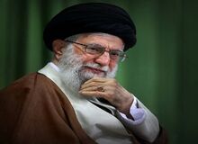 آیت الله خامنه‌ای: «شیعه» مفتخر است به اینکه در مقابل نظام سلطه ایستاد