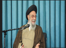 نماینده ولی فقیه در اصفهان: آمریکایی ها گفته اند «با ریختن دامن های کوتاه بر سر زنان، ایران را تسخیر می کنیم»