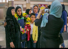 تصاویری زیبا از بازگشت خانم گل فوتسال آسیا به کرمانشاه

