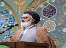 امام جمعه قم: تدابیر دشمن برای حذف رهبری همانند ونزوئلا بود 