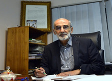 حسین شریعتمداری: اصلاح‌طلبان در ستادهای انقلابیون نفوذ کرده‌اند تا نگذارند به سود یک‌نفر انصراف بدهند/  چهار نامزد جبهه انقلاب باید به نفع نفر پنجم کنار بروند

