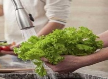 هرگز از مایع ظرفشویی برای شست و شوی سبزیجات استفاده نکنید!