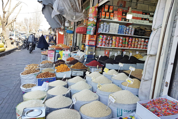 رئیس اتحادیه بنکداران مواد غذایی تهران: برنج آمریکایی از عراق به ایران قاچاق می شود / فروش این برنج ممنوع است!