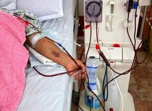 عضو پیشین هیات مدیره انجمن بیماران کلیوی: تعداد "واقعی" کشته شدگان بیش از ۷۰ نفر است/ سال گذشته ۱۰، ۱۲ نفرکشته شدند/ عضو خانواده بیماران دیالیزی: از ما برای تحویل جسد رضایت گرفتند/ روابط‌عمومی سازمان غذا و دارو: خط تولید شرکت خطاکار فعال است