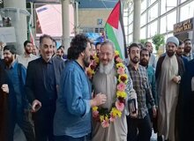 انتقاد تند رسانه اصولگرا از استقبال سوپرانقلابی ها از قاسمیان/ چرا به جای عمل به توصیه‌ های دلسوزانه رهبری، به دنبال نمایش‌ های پوپولیستی هستید؟