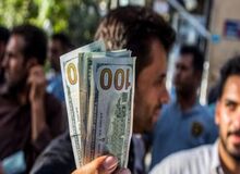 چه کسی قیمت دلار را تعیین می‌کند؟/ چطور دلار در روز اربعین هزار تومان گران شد؟/ کلید نرخ ارز دست رئیس‌کل است؟

