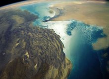 نماینده مجلس: خداوند یک قدرتی تحت عنوان تنگه هرمز به ما داده است که فراتر از همه قدرت‌ها است/ در گذشته این تنگه در کشورهای حاشیه مأمن دزدان دریایی بود
