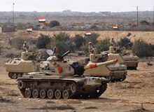 مصر تانک های خود را در گذرگاه رفح مستقر کرد