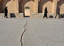 الهیاری: ترک آسفالت سی و سه پل در اثر درز انبساط بوده و فعال و مشکل‌زا نیست
