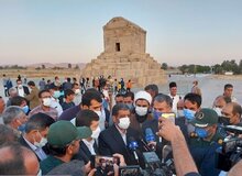 وزیر میراث فرهنگی می خواهد بافت تاریخی اطراف شاهچراغ و پاسارگاد را تخریب کند!/ ماجرای بین الحرمین چیست؟