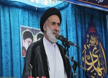 امام جمعه شهرکرد  آمریکا اگر بخواهد تعرضی کند با قدرت‌هایی مثل چین و روسیه مواجه می‌شود/ تنگه هرمز  برگ برنده در دست ماست/ ما نمی‌توانستیم پیشنهاد آتش‌بس رارد کنیم چون در قرآن آمده که اگر طرف مقابل دعوت به صلح کرد بپذیرید، اما اعتماد نکنید