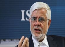 محمدرضا عارف: کار‌ها باید به دولت محلی سپرده شود
