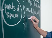 چگونه تدریس انگلیسی دهم به دانش آموزان کمک می‌کند؟