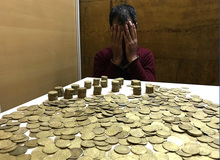 1300 سکه عتیقه از 2 مسافر مترو در تهران کشف شد
