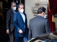 ارگان رسانه ای جبهه پایداری: اعضای تیم مذاکره کننده دولت، با بلیط ۶۰ میلیونی به وین می روند