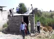 نعمت احمدی: شهرداری بدون حکم قضائی سرپناه زن بندعباسی را تخریب کرد/ چگونه در یک کشور اسلامی قانون به گریه دختربچه‌ هَم توجه نمی کند؟