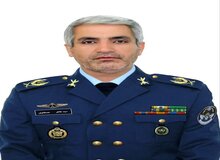 ادای احترام نظامی دختر شهید خلبان سید طاهر مصطفوی به تابوت پدرش + عکس
