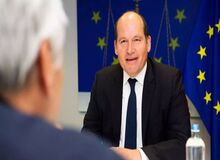 واکنش شهردار بروکسل به تهدید مجارستان: مانع ورود اتوبوس مهاجران به بلژیک خواهیم شد