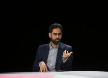انتقاد ارگان مطبوعاتی نزدیک به سپاه از امیرحسین ثابتی: دوست داری راجع به هر چیزی حرف بزنی/ تقسیم بندی ات از مردم معیوب و انحرافی است