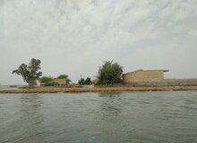 دختر تازه متولد شده در محاصره سیلاب+ عکس
