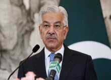 وزیر دفاع پاکستان: ما از شرق با تهاجم هند و از غرب با حمله عوامل نیابتی آن‌ها مواجه هستیم