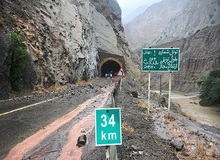 تایید مرگ دونفر در ریزش کوه در جاده چالوس/ سنگ روی پراید افتاد
