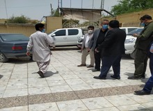انتقاد شدید یک فعال اجتماعی به شو تبلیغاتی «کیانوش جهانپور»/ ملک رئیسی: همراهان مریض را در گرمای  ۴۵درجه از بیمارستان بیرون کردند تا جهانپور بازدید کند+تصاویر