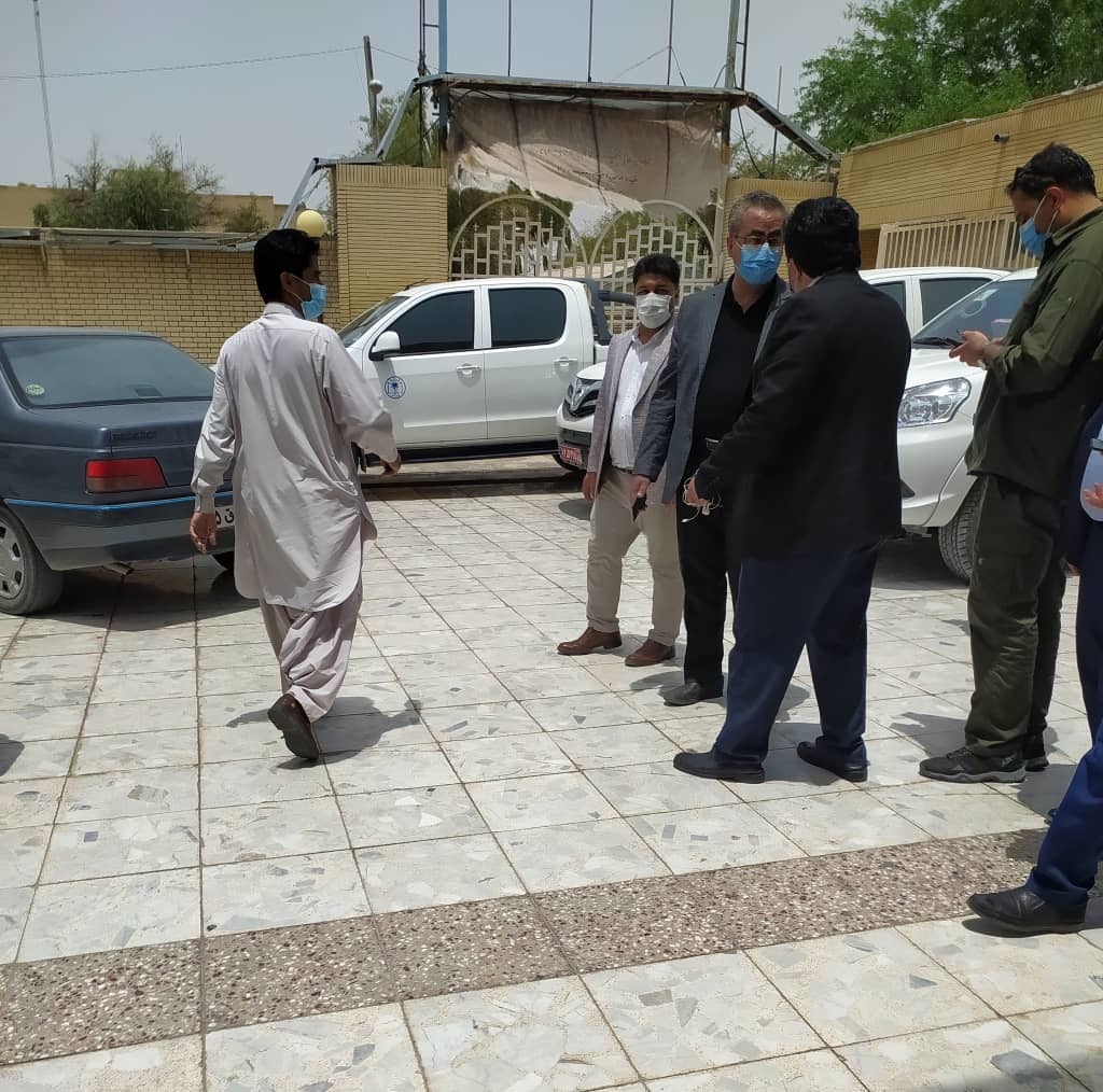 حضور بدون ماسکِ جهانپور در لابی یک هتل/ تصویـــر
