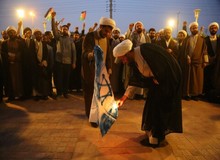 طلاب موسسه امام صادق: آماده اعزام به میدان جنگ هستیم 
