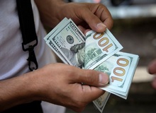 عضو کمیسیون اقتصادی: ارز ۴۲۰۰ تومانی از کالا‌های اساسی به تدریج حذف می‌شود / دولت سیزدهم با کسری بودجه رو به روست