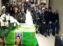 گزارشی از اقدامات عجیب برخی نهادها در مراسم تشییع پیکر شهدای سانحه هواپیمای مسافربری / اصراربه  استفاده از  فیلمبرداری در هنگام بازدید مسئولان/  به خانواده ها در هنگام تشییع گفته اند؛ با توجه به شهید محسوب شدن متقاضی چه خدماتی هستید؟!