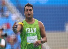 احسان حدادی: دولتمردان در حیاط خلوت به عده‌ای مجوز ماشین دادند که فقط باختند!