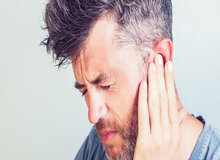 علت وزوز مداوم گوش چیست و چگونه آن را درمان کنیم؟