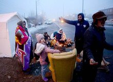 مسمومیت ۱۱۶ نفر با گاز منواکسید کربن در شهر زلزله زده خوی / دو نفر جان باختند / علوم پزشکی آذربایجان غربی: در داخل چادرهایی که گرمایش آنها با بخاری‌های نفتی یا گازی است، نکات ایمنی را رعایت کنید