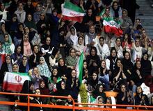 افسوس و حسرت روزنامه نگار در حضور زنان در بازی دیروز