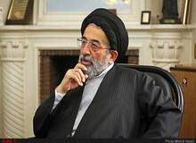 برخی از نمایندگان مجلس کت احمدی نژاد را به عنوان تبرک می بوسیدند!/  احمدی نژاد نماد جریان اصولگرایی است در حالی که روحانی نماد اصلاح طلبی نیست/ قالیباف شاید انصراف داد