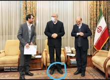 
وزیر نفت با کت و شلوار و دمپایی در جلسه کاری / عکس