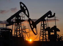 نفت در سراشیبی کاهش قیمت ماند
