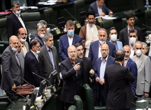 اولویت نمایندگان انقلابی چیست/ نماینده مجلس: برخی نمایندگان در کمیسیون ها دنبال انگیزه های خاص(!) هستند
