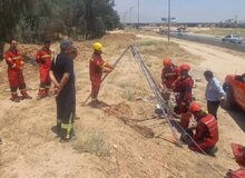 نجات فردی که یک شب در چاهک فاضلاب به سر کرد