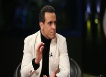 از ماجرای کمک «علی کریمی» به یک زن سالخورده تا حضور او در یک برنامه اینترنتی به شرط خرید تبلت/ جادوگری که همیشه در کنار مردم است