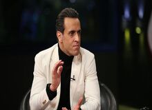 از ماجرای کمک «علی کریمی» به یک زن سالخورده تا حضور او در یک برنامه اینترنتی به شرط خرید تبلت/ جادوگری که همیشه در کنار مردم است