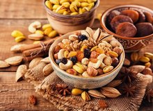 چرا در آجیلِ تازه کرم و حشره می‌افتد؟/ ۶ ترفند برای نگهداری آجیل در خانه