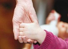 بحران پنهان «فرزندخواندگی» غیرقانونی/ از هر سه کودک یکی خارج از قانون واگذار می‌شود!