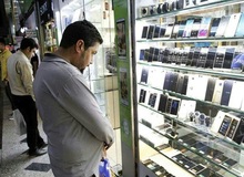 سخنگوی انجمن واردکنندگان موبایل: دولت و مجلس می‌گویند چون آیفون آمریکایی است باید با ممنوعیت واردات به آمریکا ضربه بزنیم