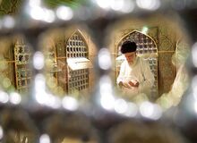 مضجع مطهر امام رضا (ع) با حضور رهبر انقلاب غبارروبی شد