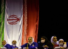 دختران کشتی‌گیر برای اولین بار طلا گرفتند