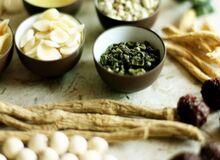 چه خوراکی هایی درد را کاهش می دهند؟  از کُندر تا پوست بید 