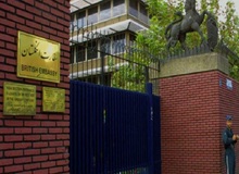 کارکنان سفارت بریتانیا از تهران خارج شدند