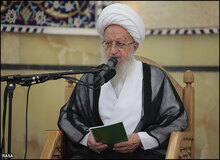 کنایه آیت‌الله مکارم شیرازی به رییس جمهور؛  امام با رای مردم انتخاب نمی‌شود/ دموکراسی از روی ناچاری است